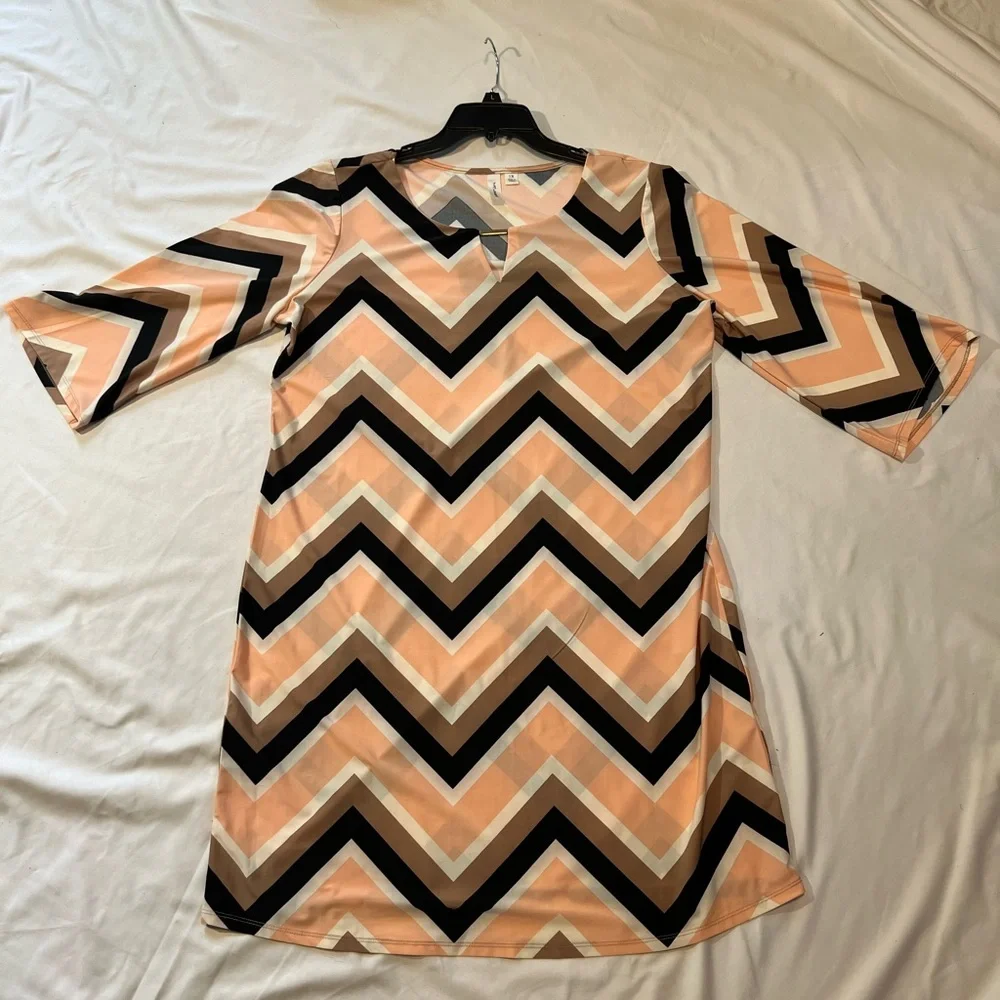 Pattern dress - Picture 1 of 3